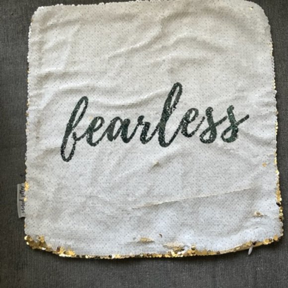Joshual 1:9 Fearless Sequin Pillowcase - Brand New - Picture 2 of 3